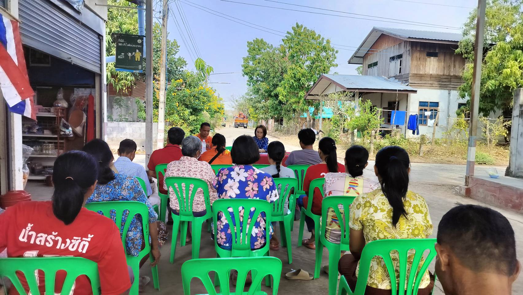 สพอ.จตรพักตรพิมาน ประชุมชี้แจงการดำเนินงานโครงการแก้ไขปัญหาความยากจน และกลุ่มออมทรัพย์เพื่อการผลิตในหมู่บ้าน กข.คจ.